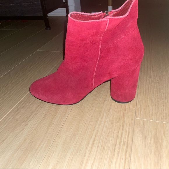 Size 9w cherry red ankle booties - Picture 2 of 3